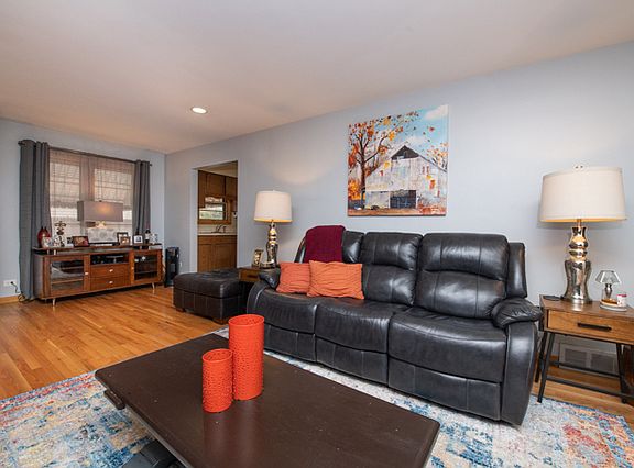 3rd image of 610 N Berwick Blvd
