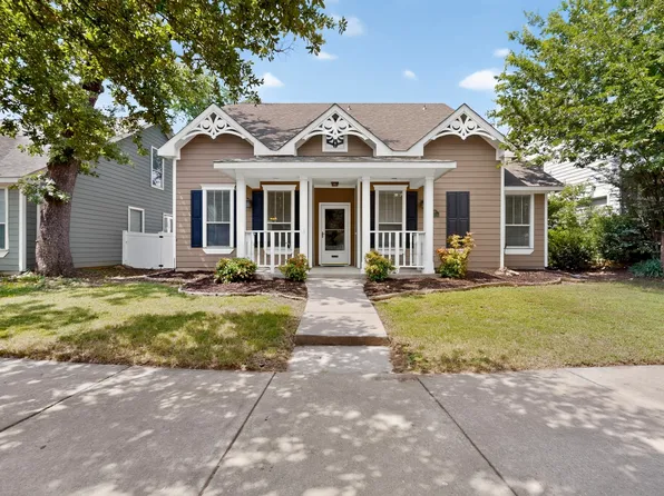 10214 Lakeview Dr, Aubrey, TX 76227