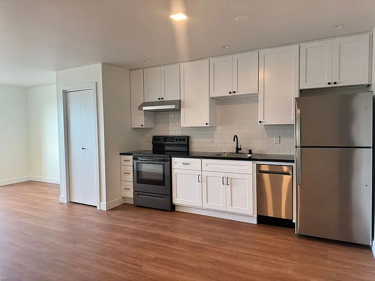 4350 Kirkham Street — Photo 2
