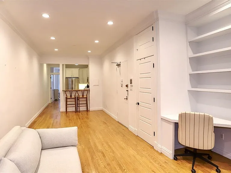 1122 Hudson St #2B — Photo 8
