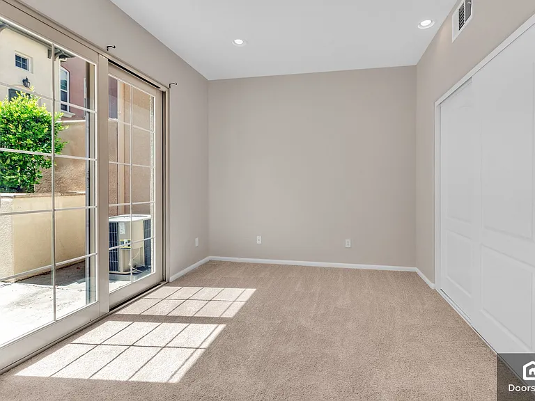 315 Bishop Dr — Photo 10