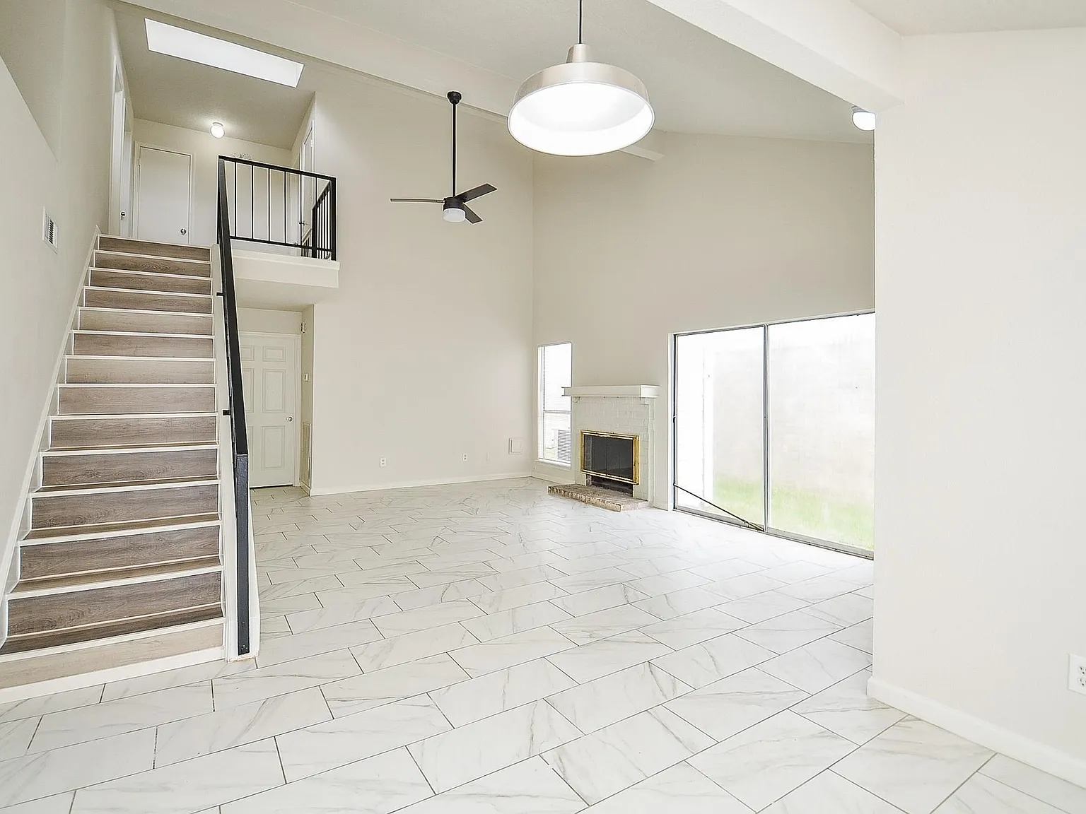 3 bed, 2.5 bath, 1833 sqft, $1,750 — Photo 3