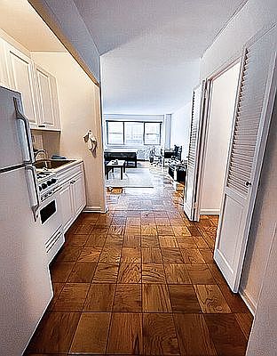 3rd image of 211 E 53rd St APT 8H