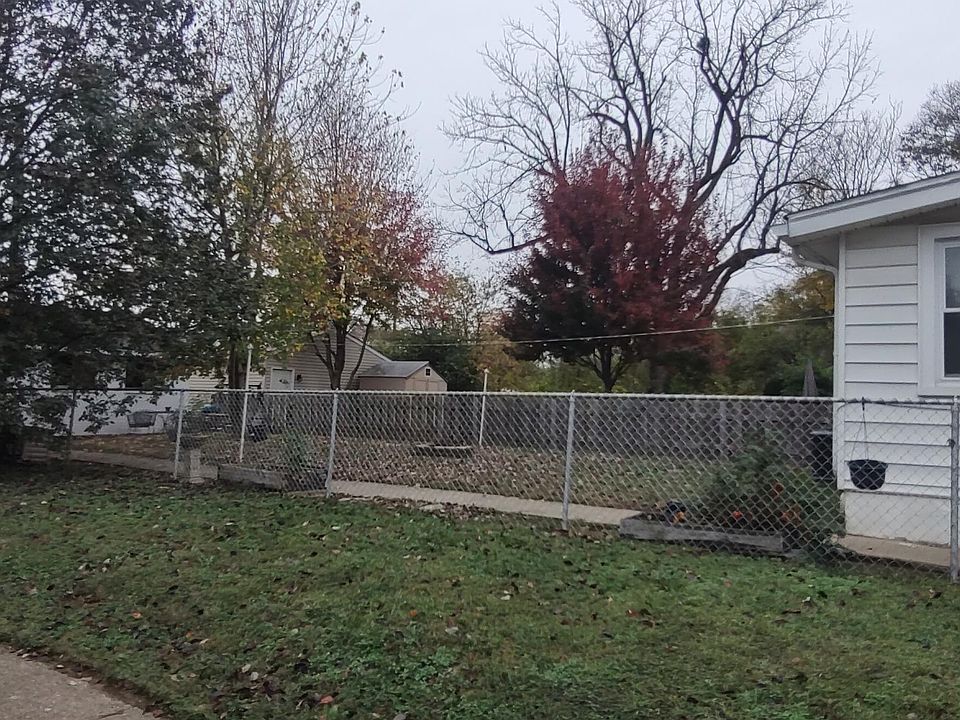 2nd image of 1028 Forrest St