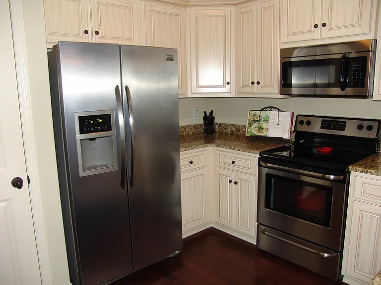 1038 Barrett Dr — Photo 5