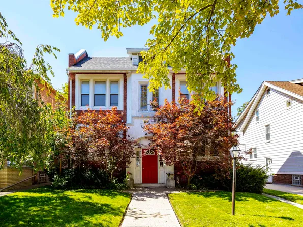 1063 Beaconsfield Ave, Grosse Pointe Park, MI 48230