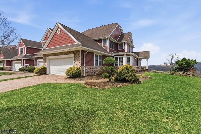 1st image of 19 Rockhall Ct
