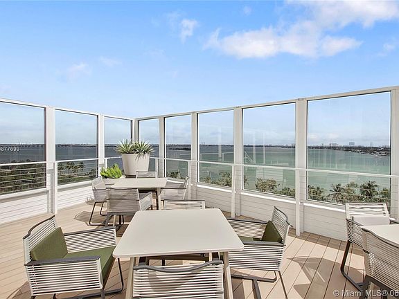 3rd image of 1752 N Bayshore Dr #24O