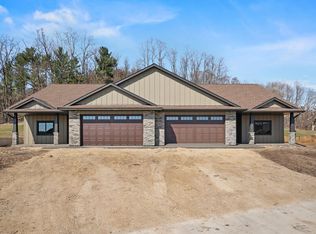 1065 Legend Ln, River Falls, WI 54022