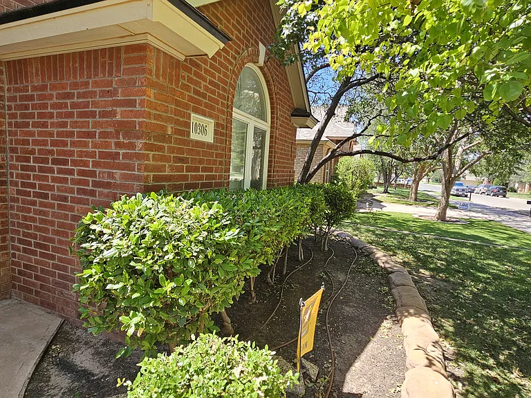 10306 York Ave — Photo 10