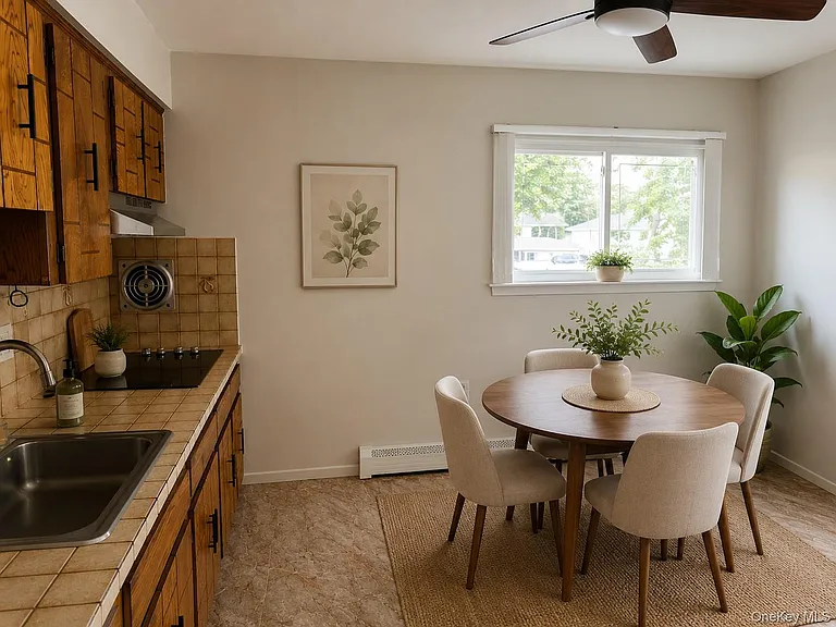 308 Essex St — Photo 3