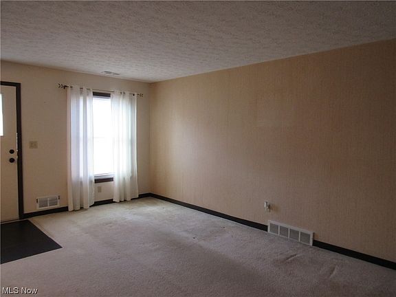 3rd image of 33 Mansfield Ct