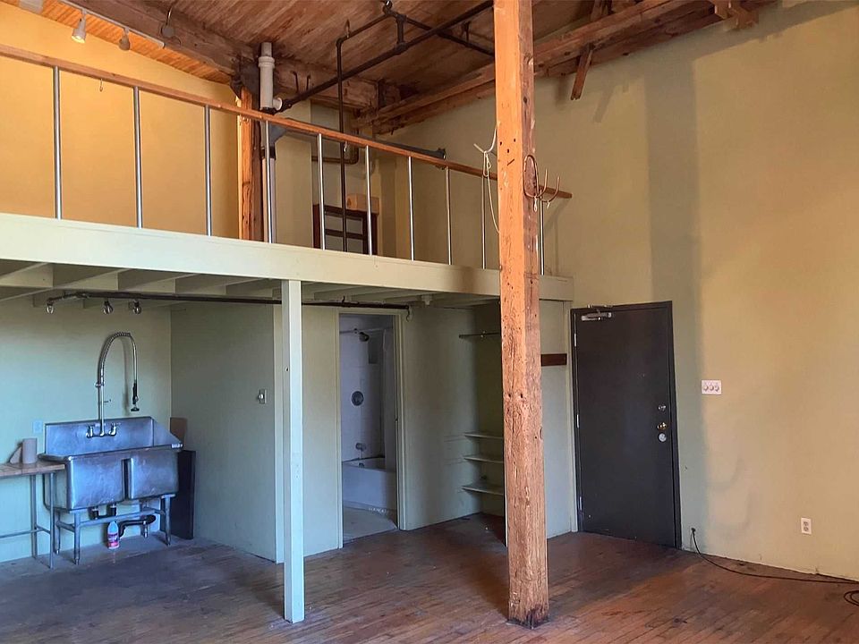 2nd image of 227 Sterling Rd #209