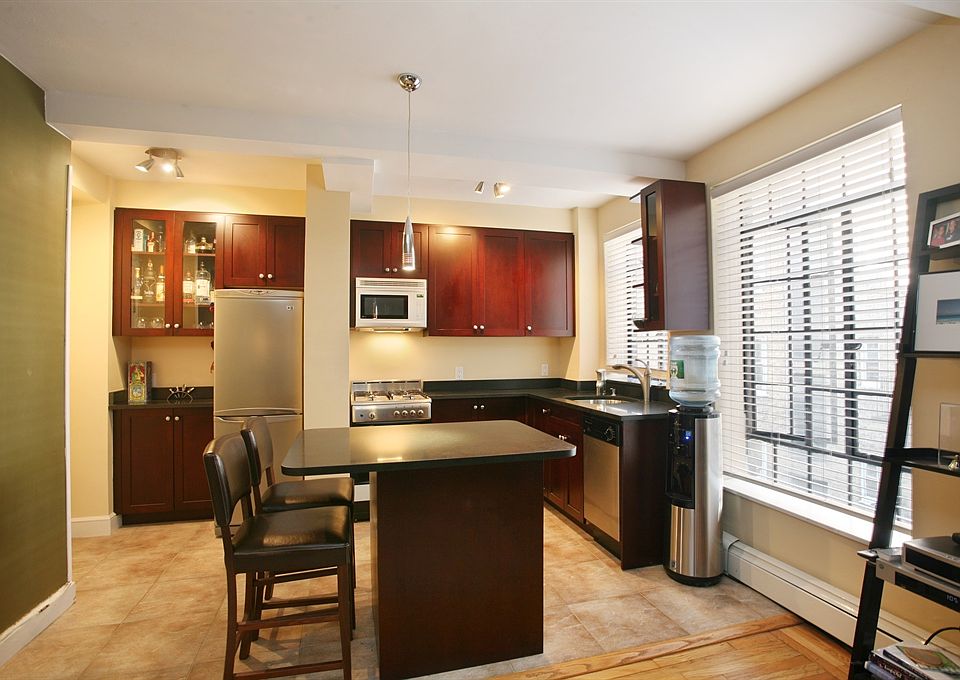 1st image of 333 E 43rd St APT 905
