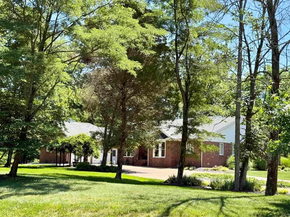 1166 Twin Lakes Ct, Boonville, IN 47601