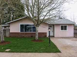 1040 Spruce St, Junction City, OR 97448