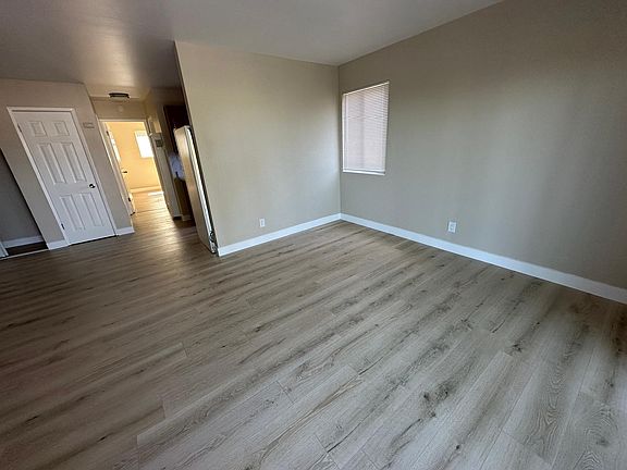 5th image of 48 Alan Ct APT B