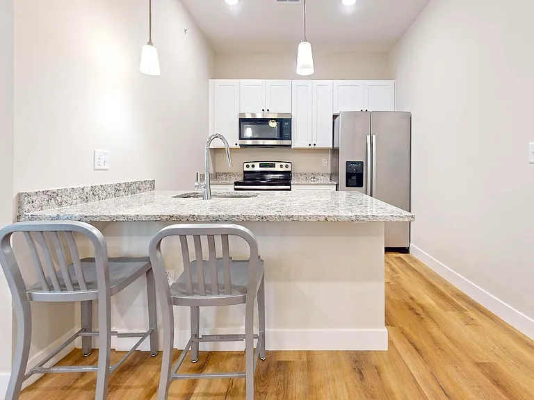 305 W Washington St — Photo 33