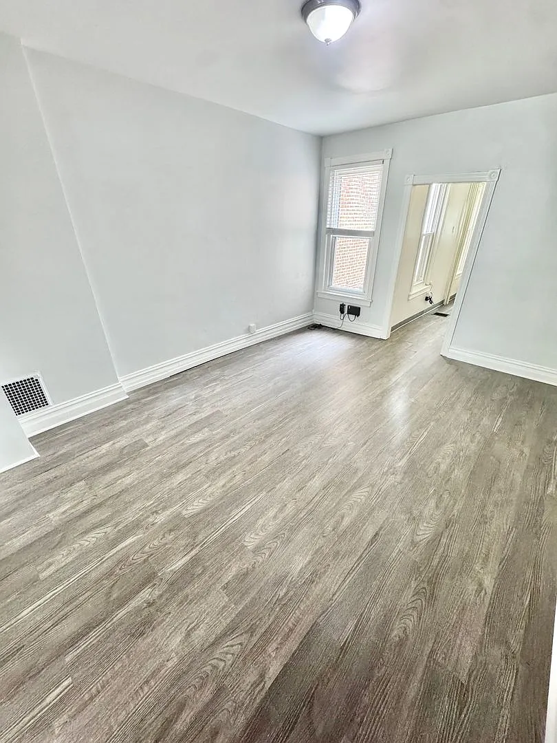 1410 W Turner St — Photo 2