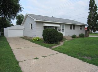309 10th Ave, Hiawatha, IA 52233