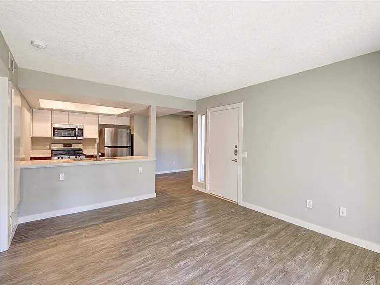 The James Apartments — Photo 12