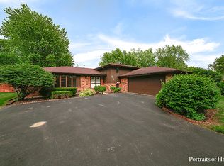 8023 Winter Cir, Downers Grove, IL 60516