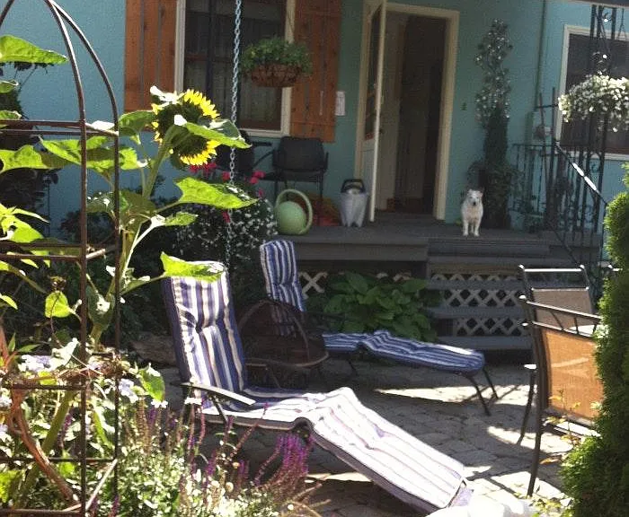 2732 Eldridge Ave — Photo 3