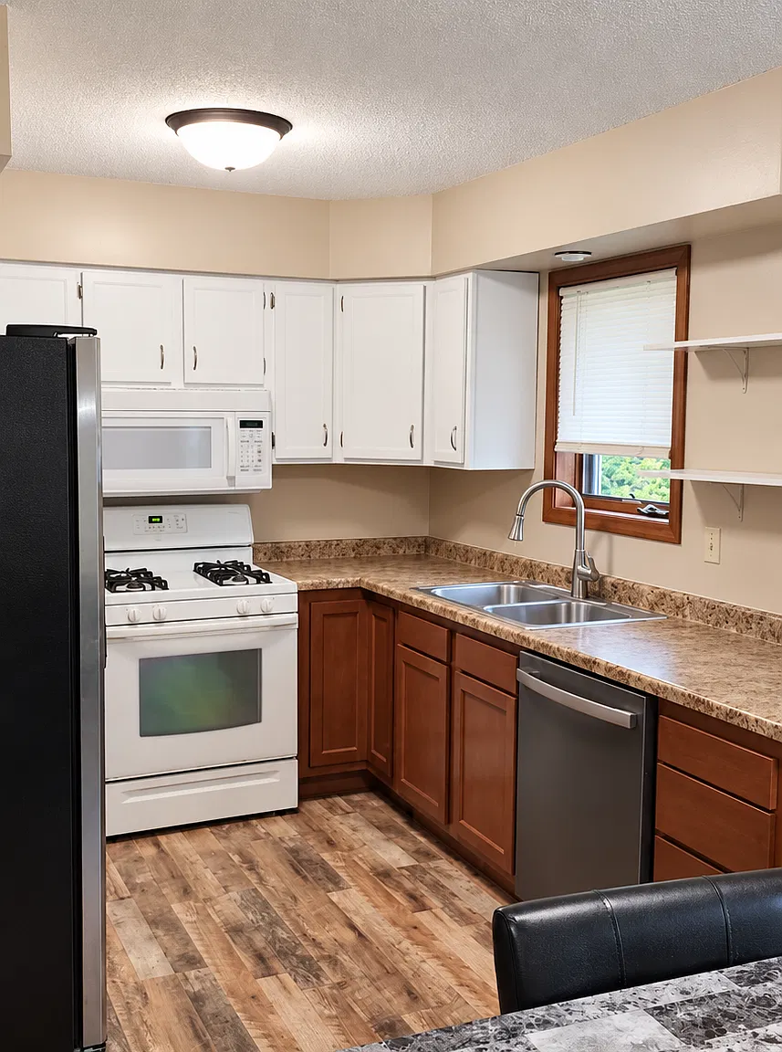 4 bed, 2.0 bath, 1924 sqft, $1,700 — Photo 4