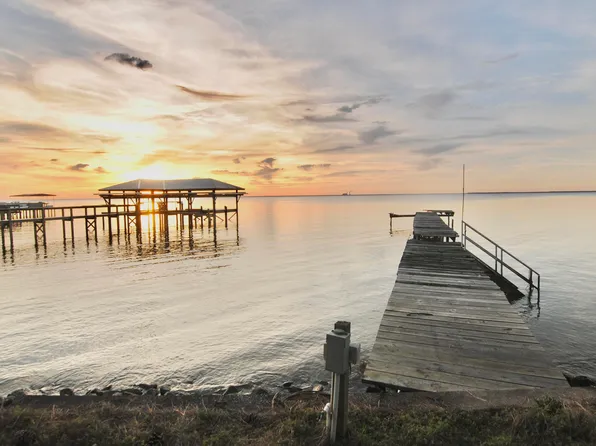 333 Lake Moultrie Dr, Bonneau, SC 29431