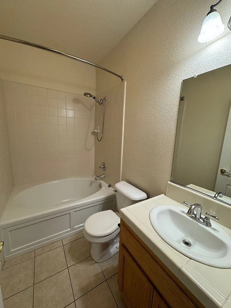 Reduced! Southside 4 Bedroom 3 Bath Home! — Photo 4