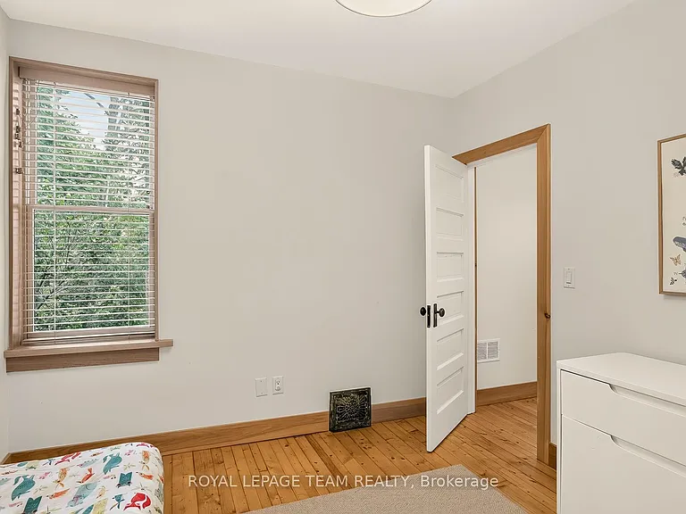 66 Ivy Cres — Photo 20