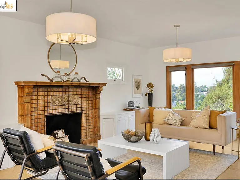 1 Hillwood Pl — Photo 3
