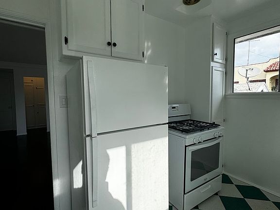 4th image of 1147-1149 N Bronson Ave #1149-3