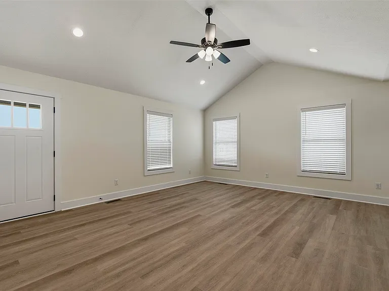 498 Tundra Ave — Photo 8