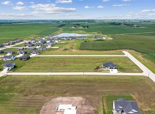 1433 Deerfield Dr, Fairfax, IA 52228