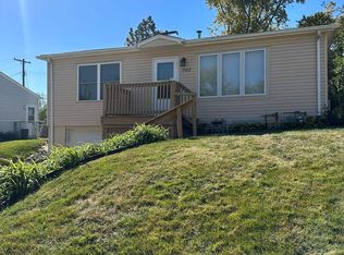 7502 Terry Dr, La Vista, NE 68128