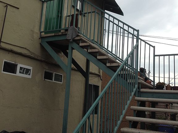 3rd image of 1128 E 49th St