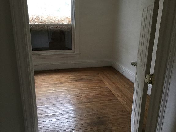 4th image of 117-19 Wood Ave