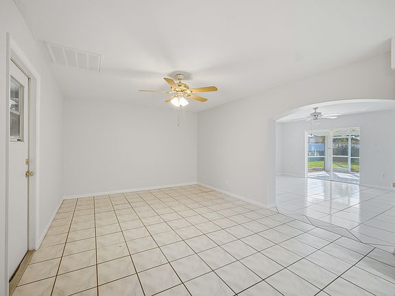 5th image of 1144 SE 32nd Ter