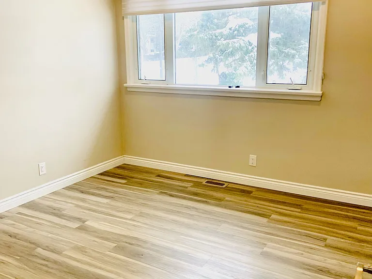 513 Rossland Rd E #UPPER — Photo 9
