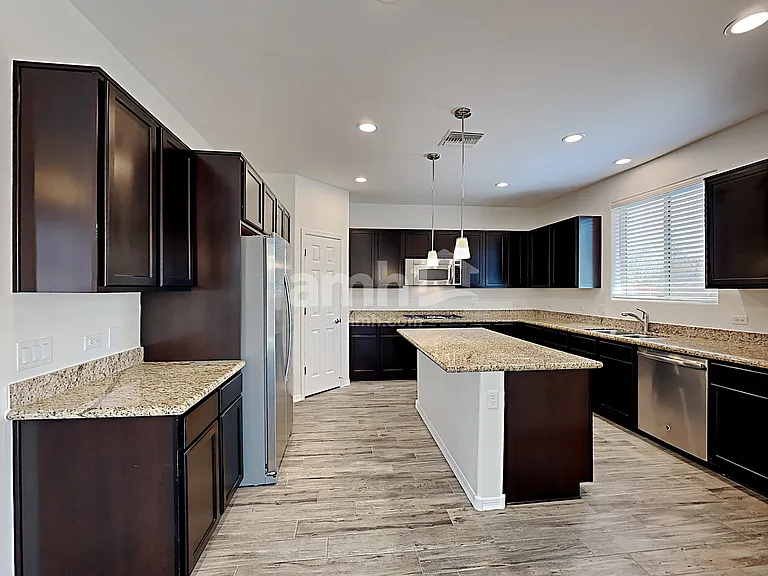 743 W Calle Ocarina — Photo 4
