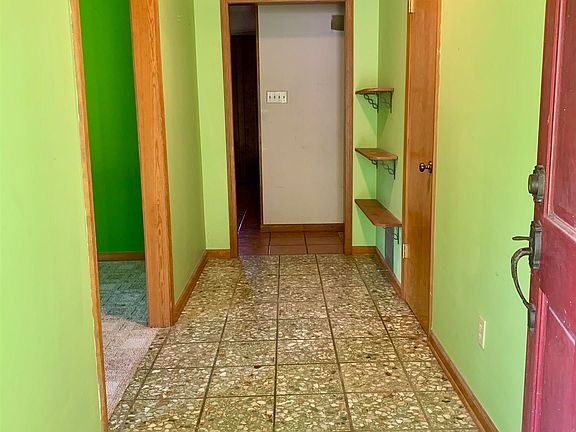 5th image of 1400 W 32nd Ave