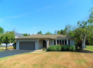 8676 Stahley Rd, East Amherst, NY 14051