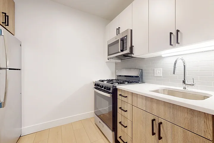 5501 S. Cornell — Photo 13