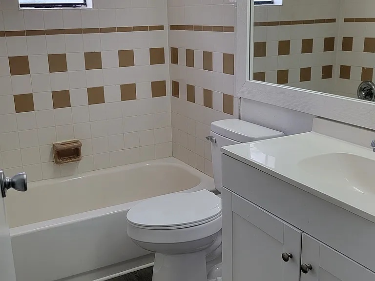 4650 Victoria Rd — Photo 9