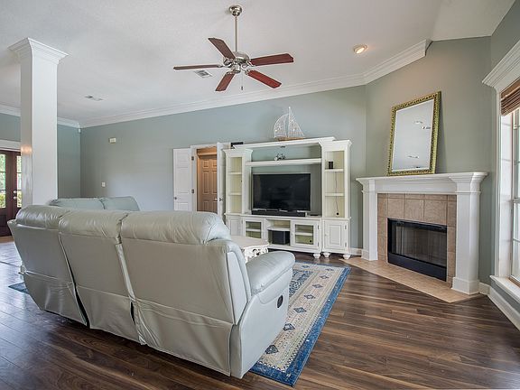 3rd image of 14280 Carriage Cir