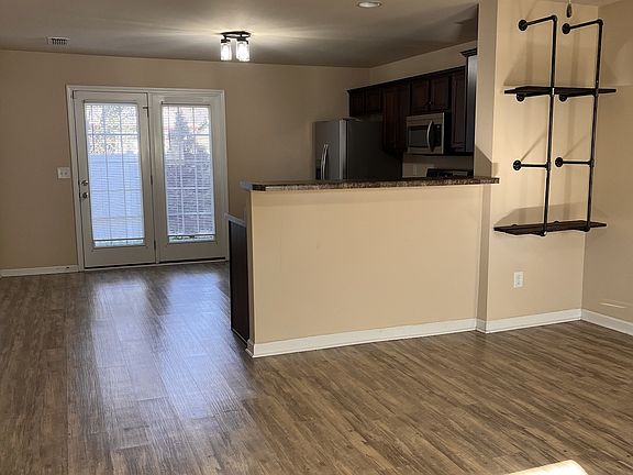 5th image of 308 Dill Ln #A-3
