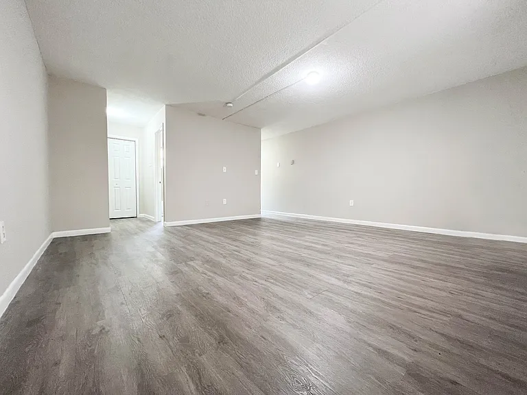 301 N 3rd St #13 — Photo 2