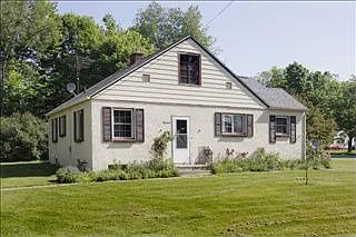 7995 B Dr S photo 1
