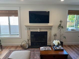 3828 Beach Dr SW APT 203, Seattle, WA 98116